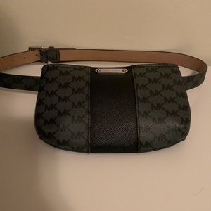 ✅Michael Kors Women's Belt Bag, Fanny Pack Black/ Gray S/M